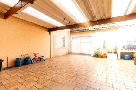 Sobrado à venda no Ipiranga de 140m² com 4 suítes e 3 vagas.
