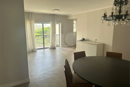 Apartamento à venda no Campo Belo- Para reforma