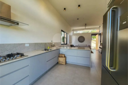 Casa à venda com 3 quartos, sendo 1 suíte, no condomínio Consoli Residencial, Atibaia - SP