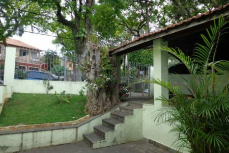 Casa à venda com 3 quartos, sendo 1 suíte, em Jardim Londrina, São Paulo, SP