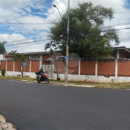 Casa à venda com 5 quartos, sendo 3 suítes, em Vila Sedenho, Araraquara, SP