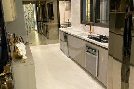 Apartamento à venda com 3 suítes em Moema, São Paulo, SP