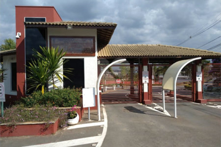Terreno à venda com 1 suíte no condomínio Bosque dos Cambarás, Valinhos - SP