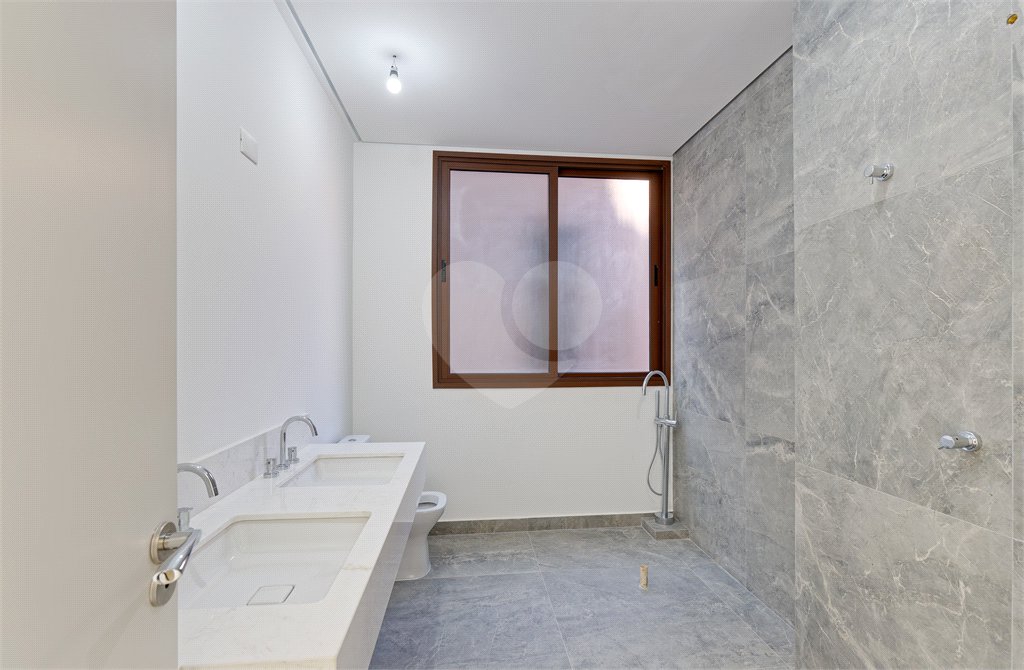 Casa à venda com 4 suítes no condomínio Casa Flora Badra, São Paulo - SP