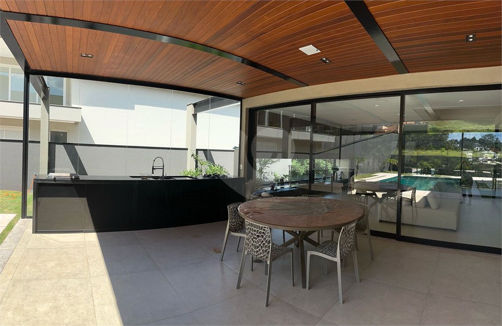 Casa à venda com 5 suítes no condomínio Porto de Atibaia, Atibaia - SP