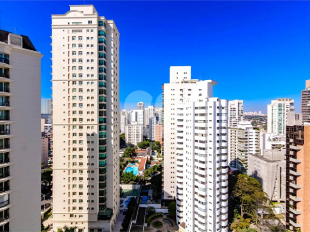 Apartamento à venda com 4 quartos, sendo 1 suíte,  em Campo Belo, São Paulo, SP