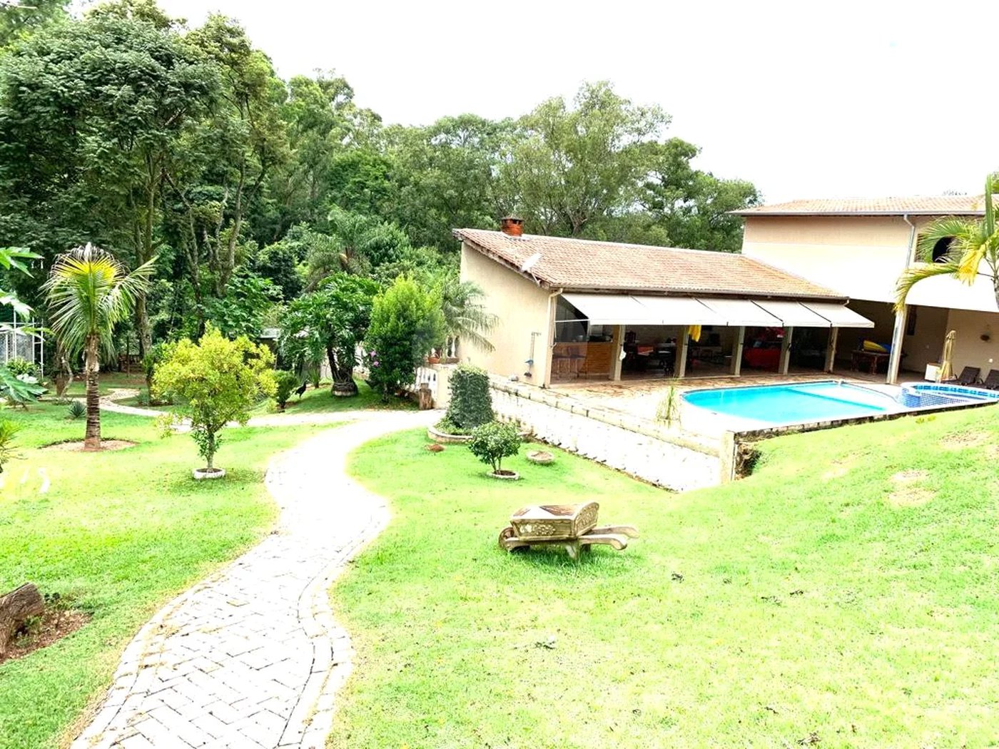 Casa à venda com 10 quartos, sendo 3 suítes, no condomínio Chácaras Campo Verde, Campo Limpo Paulista - SP