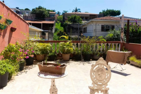 Casa à venda com 3 quartos, sendo 1 suíte, em Vila Universitária, São Paulo, SP