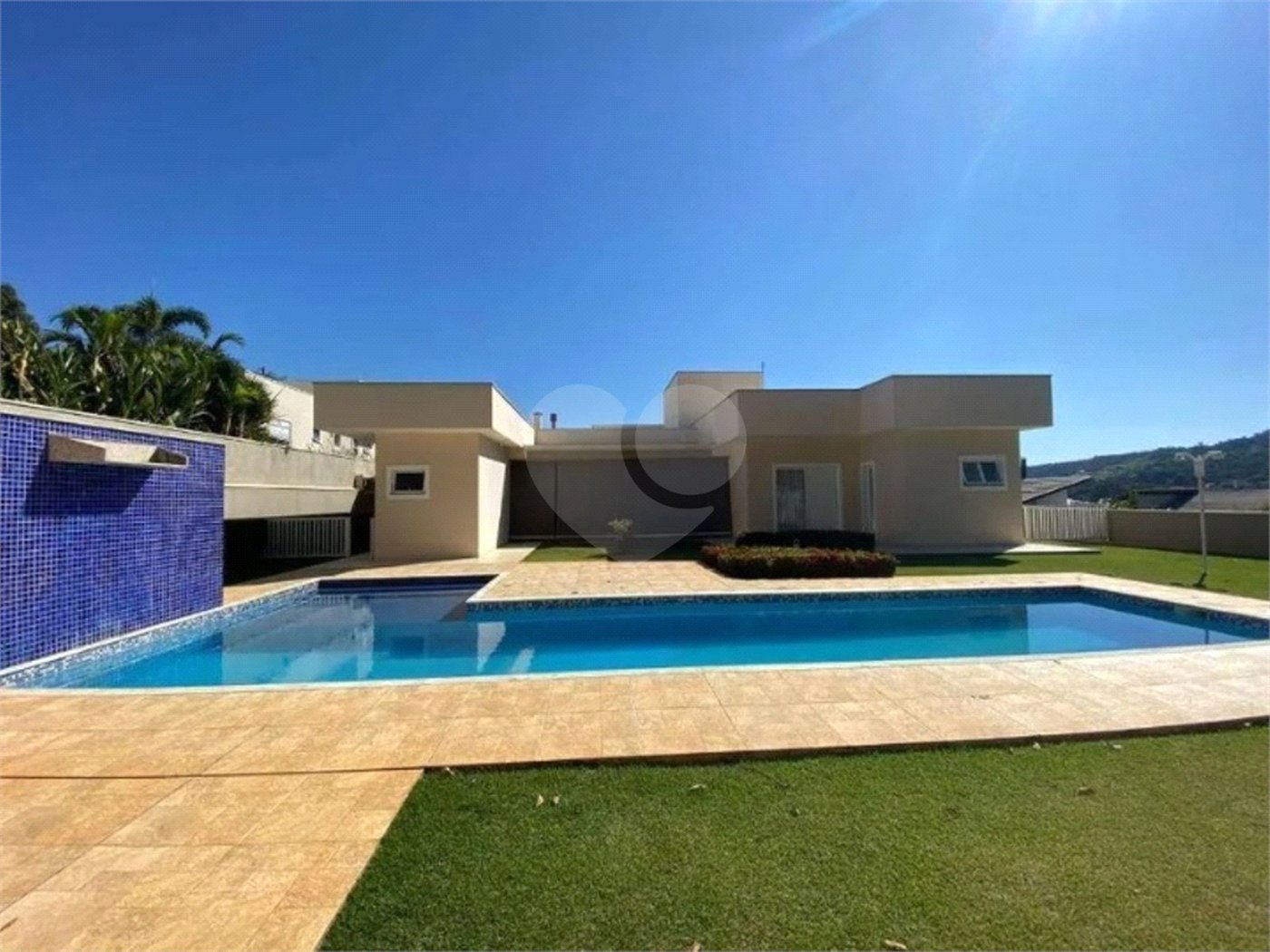 Casa à venda com 4 suítes no condomínio Ipê Velho, Vinhedo - SP