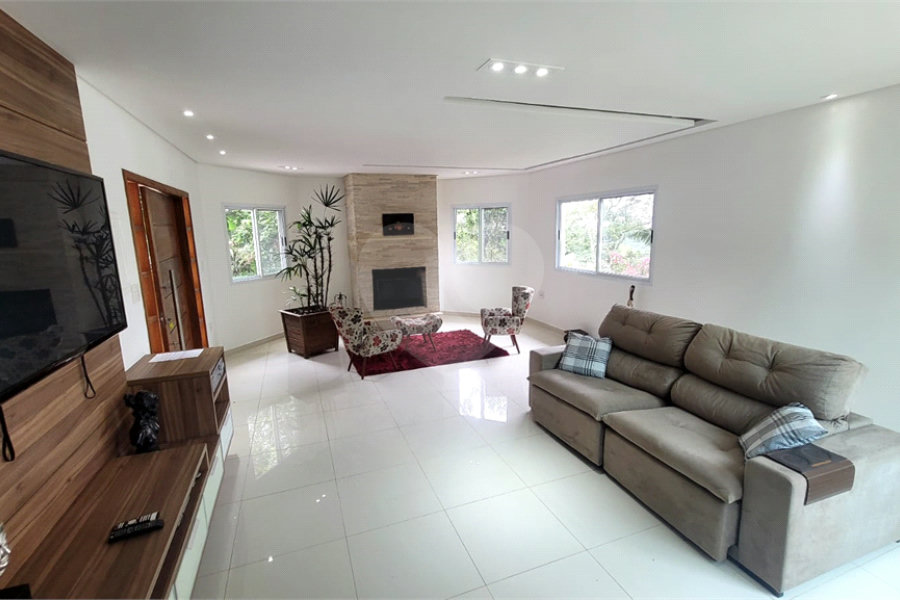 Casa à venda com 4 suítes no condomínio Jardim da Montanha I, Mairiporã - SP