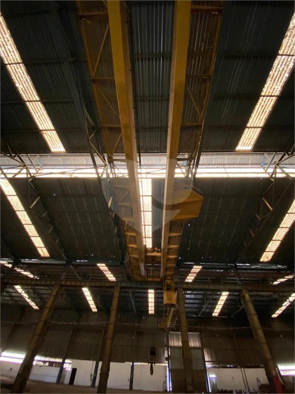 Galpão industrial à venda ou para locação na beira da Rodovia Hermínio Petrin - SP 308.