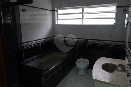 Casa Térrea à venda ou para alugar com 3 quartos, sendo 1 suíte, em Caxingui, São Paulo, SP