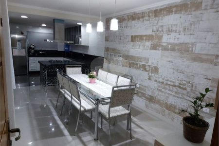 Sobrado à venda com 3 quartos, sendo 1 suíte, em Vila Laís, São Paulo, SP