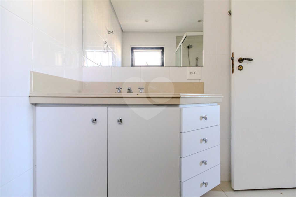 Apartamento para alugar com 3 quartos, sendo 1 suíte, em Vila Hamburguesa, São Paulo, SP