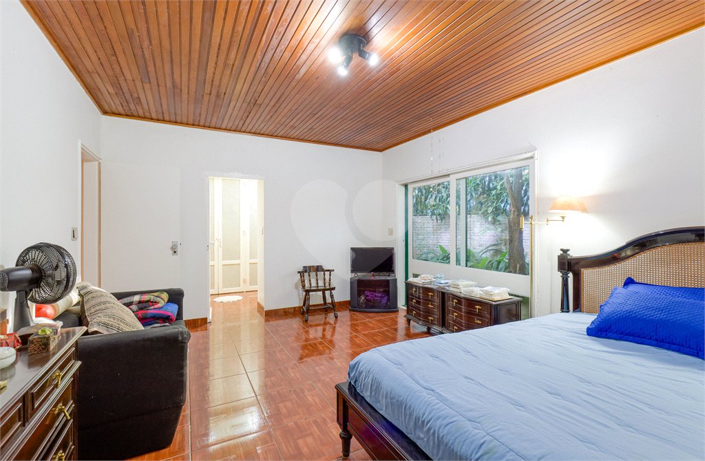 Casa Térrea à venda com 5 quartos, sendo 2 suítes, em Alto da Boa Vista, São Paulo, SP