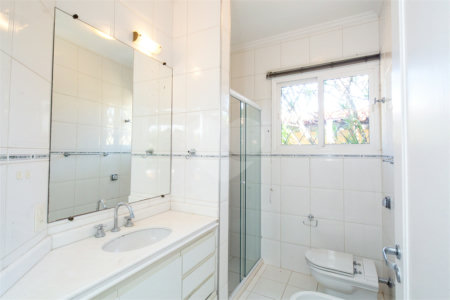 Sobrado à venda com 5 quartos, sendo 3 suítes, em Alto da Boa Vista, São Paulo, SP