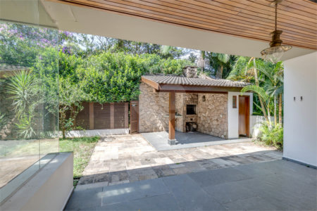 Casa à venda com 5 quartos, sendo 3 suítes, no condomínio Granja do Morumbi, São Paulo - SP