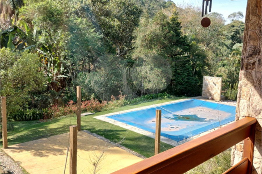 Sobrado à venda com 4 quartos, sendo 1 suíte, em Serra da Cantareira, Mairiporã, SP
