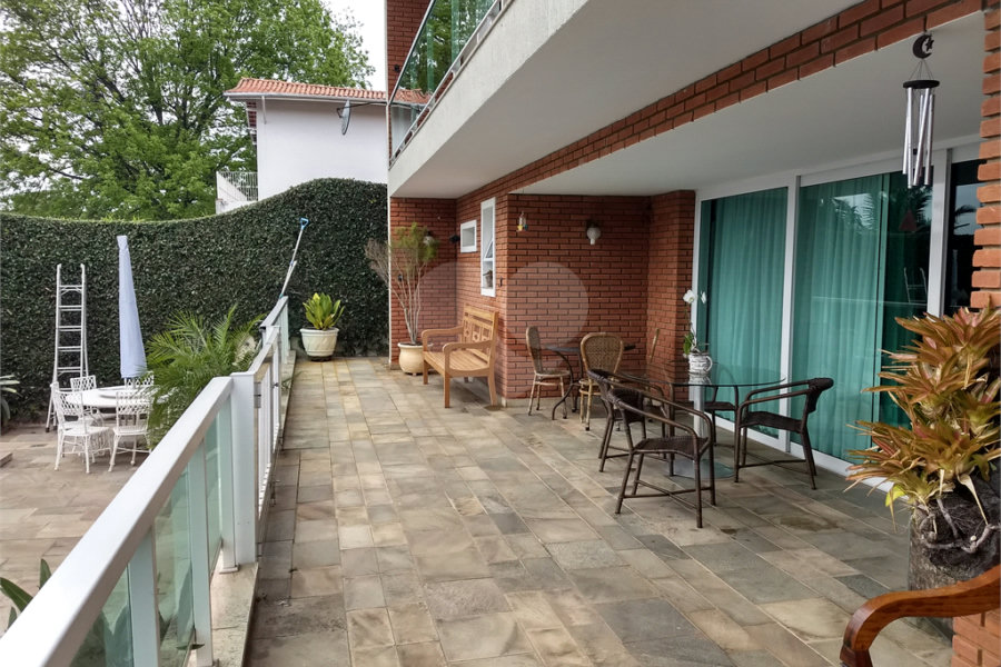 Casa Térrea à venda ou para alugar com 4 suítes em Horto, São Paulo, SP