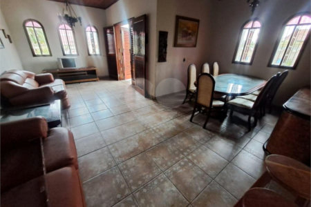 Casa à venda com 4 quartos, sendo 1 suíte, em Indaiá, Caraguatatuba, SP