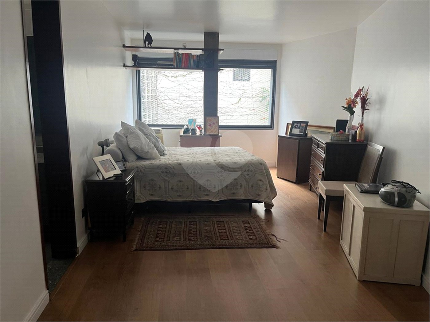Casa à venda com 4 quartos, sendo 3 suítes, no condomínio Vitoria Regia, São Paulo - SP