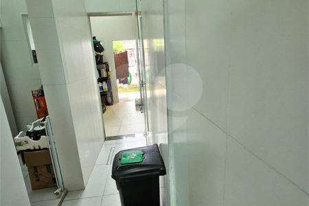 Casa à venda com 4 quartos, sendo 1 suíte,  no condomínio Jardim Shangri-lá, Atibaia - SP
