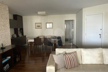 Apartamento à venda com 3 quartos, sendo 2 suítes,  em Campo Belo, São Paulo, SP