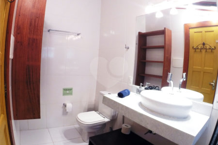 Casa à venda com 8 quartos, sendo 4 suítes, em Alto de Búzios, Armação dos Búzios, RJ