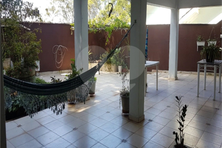 Casa à venda com 4 quartos, sendo 2 suítes, no condomínio Ibiratiba, São Paulo - SP