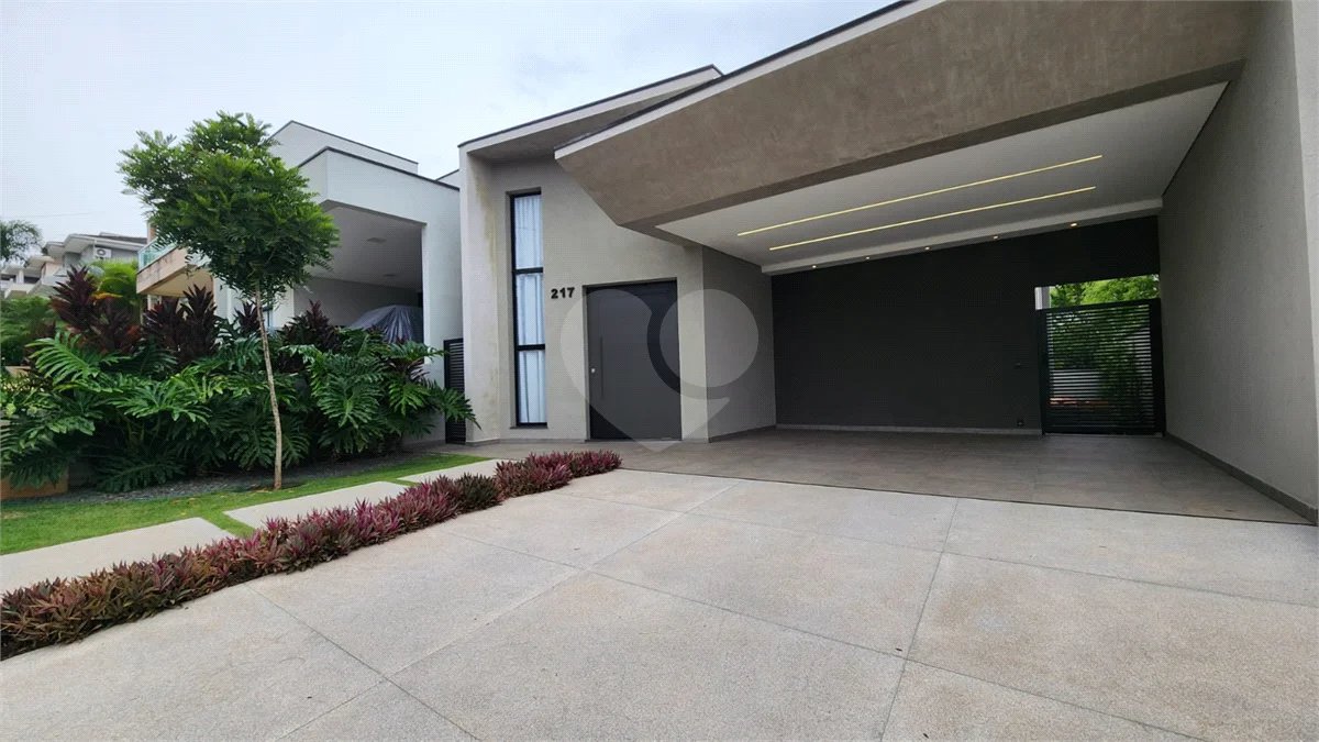 Casa à venda com 3 suítes no condomínio Via Castelli, Louveira - SP