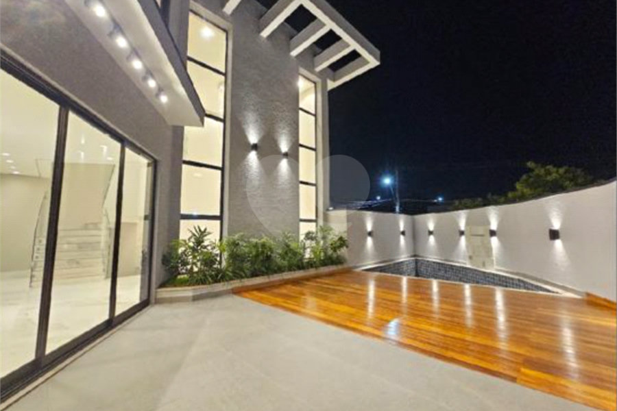 Casa à venda com 4 suítes no condomínio Villas do Jaguari, Santana de Parnaíba - SP