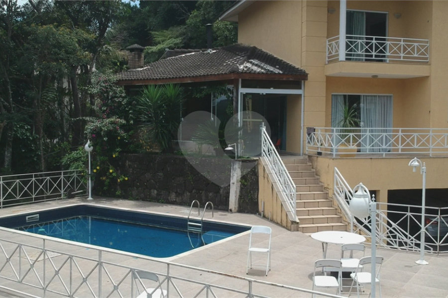 Casa à venda com 3 suítes no condomínio Alpes da Cantareira, Mairiporã - SP