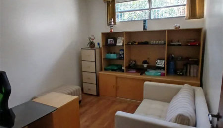 Sobrado à venda com 4 quartos, sendo 2 suítes,  em Jardim Leonor, São Paulo, SP