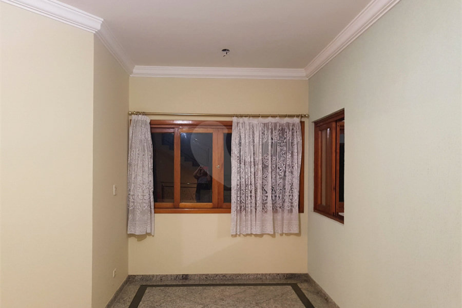 Casa à venda com 4 quartos, sendo 2 suítes, no condomínio Alpes da Cantareira, Mairiporã - SP