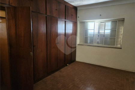 Sobrado à venda com 4 quartos, sendo 1 suíte, no Centro, Araraquara, SP