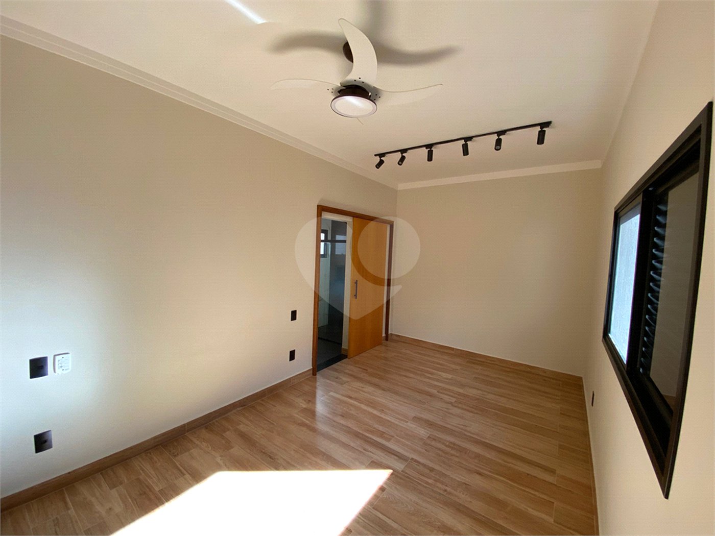 Casa à venda com 3 suítes no condomínio Lagos D Icaraí, Salto - SP