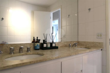 Apartamento à venda com 4 quartos, sendo 3 suítes,  em Campo Belo, São Paulo, SP