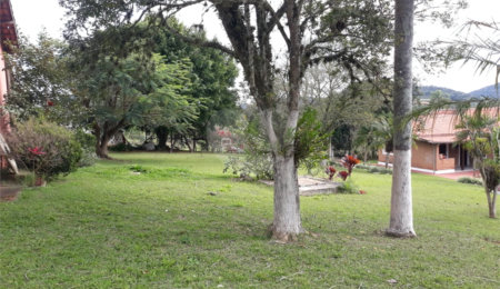 Chácara à venda com 4 quartos, sendo 2 suítes,  em Jardim Conceição, São Roque, SP