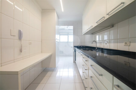 Apartamento à venda com 3 quartos, sendo 1 suíte, em Panamby, São Paulo, SP