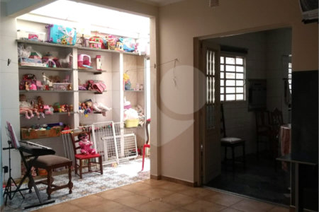 Sobrado à venda com 3 quartos, sendo 2 suítes, no Centro, Araraquara, SP