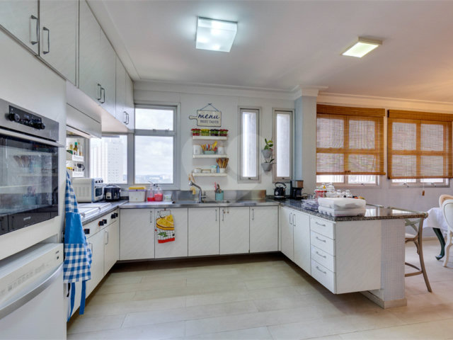 Apartamento à venda com 4 suítes em Jardim Marajoara, São Paulo, SP