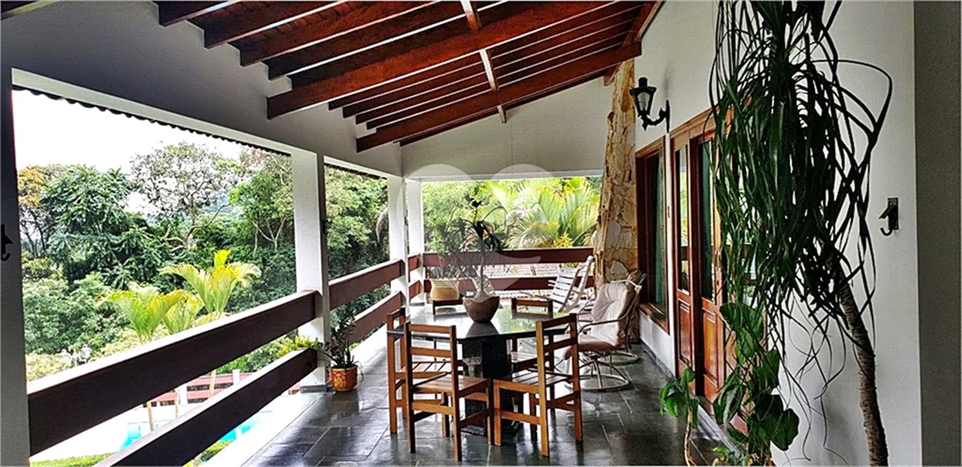 Casa à venda com 4 suítes no condomínio Alpes da Cantareira, Mairiporã - SP
