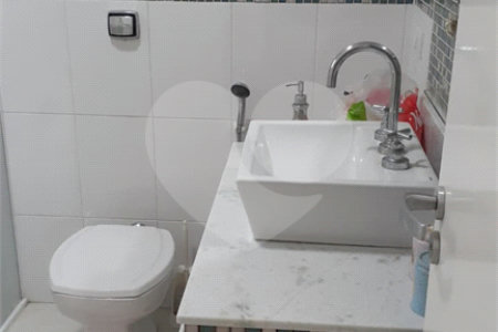 Sobrado à venda com 3 quartos, sendo 1 suíte,  no Centro, Elias Fausto, SP