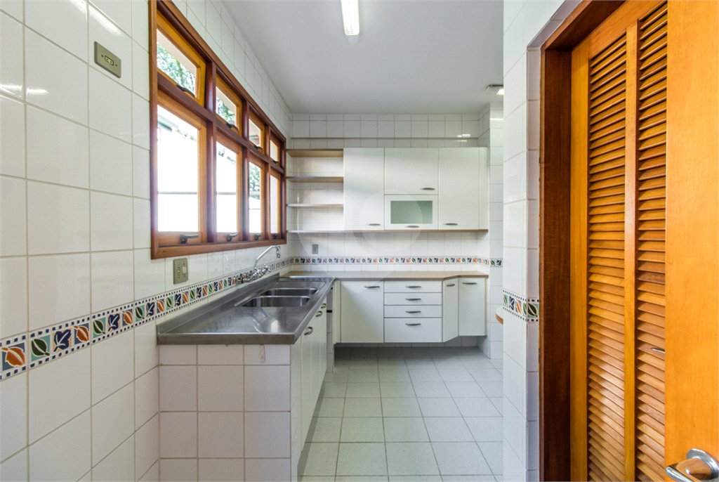 Sobrado à venda com 4 quartos, sendo 1 suíte,  em Jardim Marajoara, São Paulo, SP