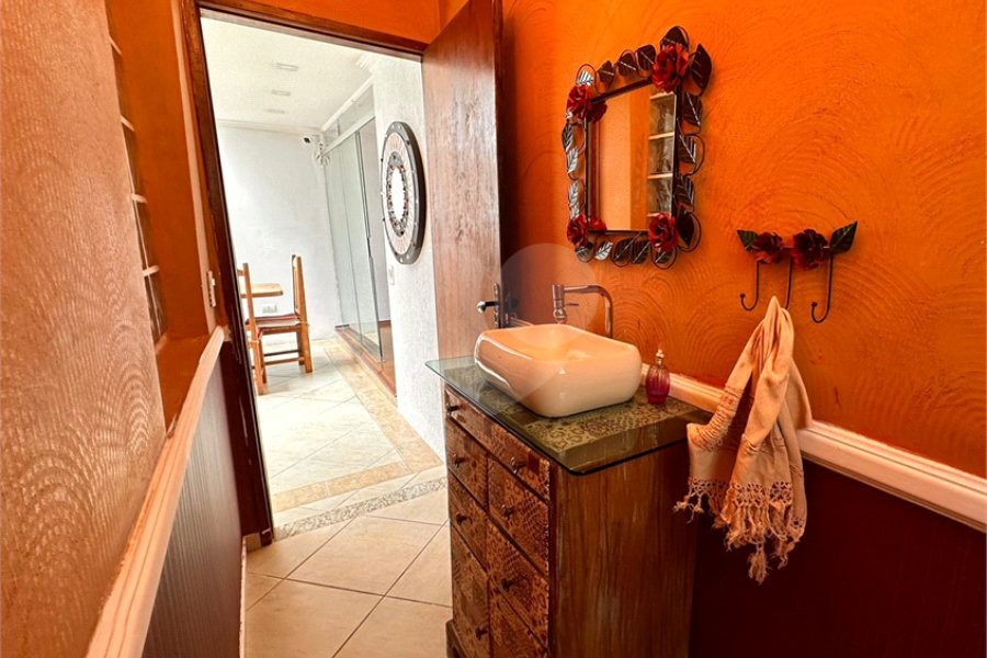 Casa à venda com 5 quartos, sendo 3 suítes, no condomínio Jd Itatinga, São Paulo - SP
