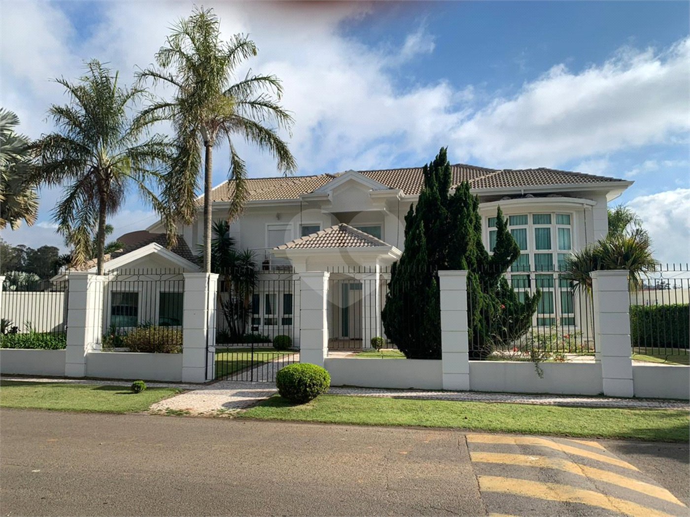 Casa à venda com 5 quartos, sendo 4 suítes, no condomínio Santa Teresa, Itupeva - SP