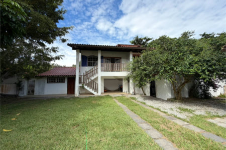 Casa à venda com 4 quartos, sendo 2 suítes, em Ogiva, Cabo Frio, RJ