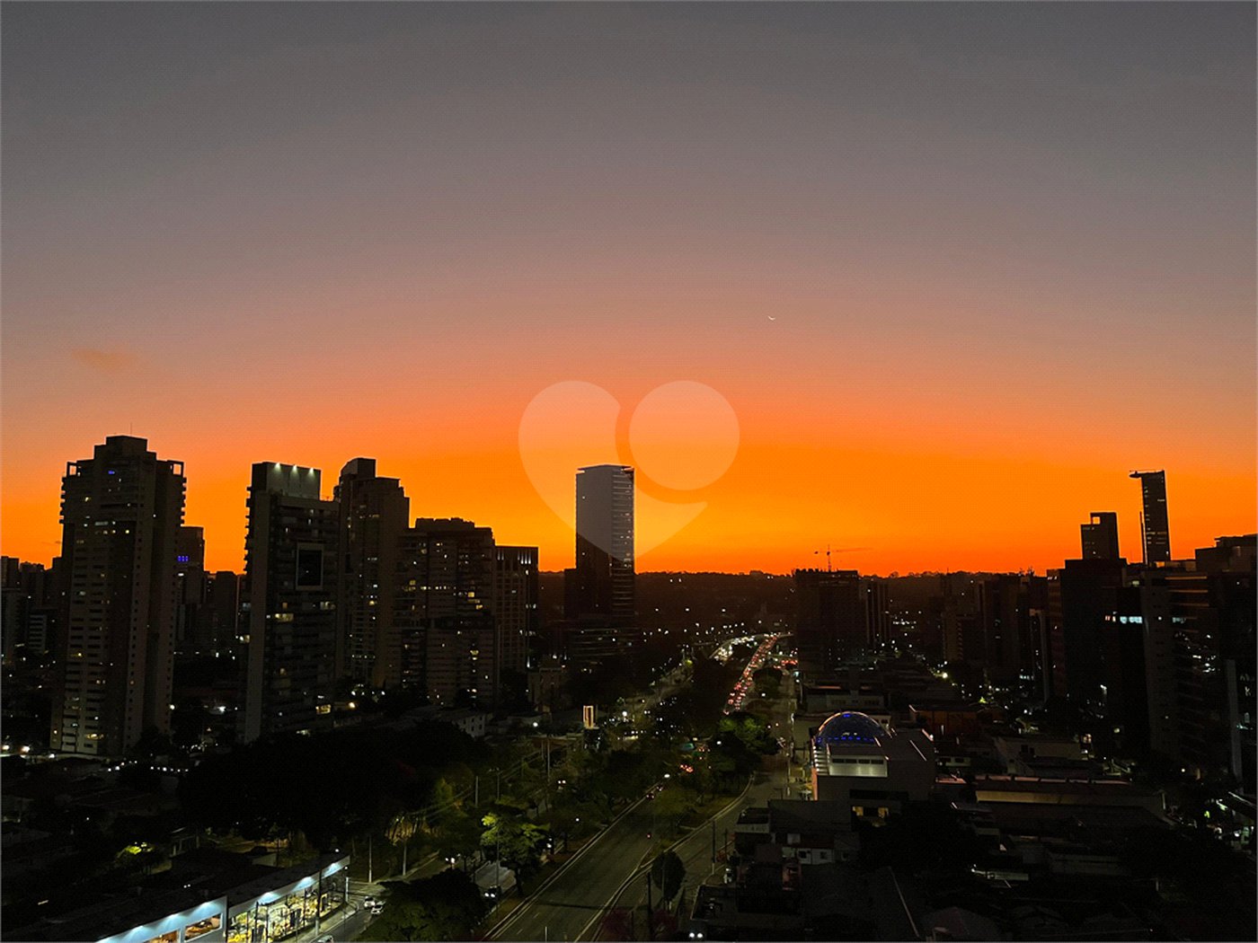 Apartamento à venda com 2 quartos, sendo 1 suíte, em Vila Olímpia, São Paulo, SP