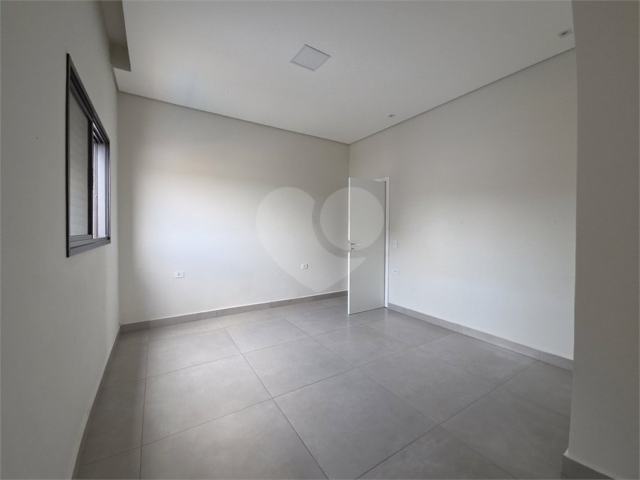 Casa à venda com 3 quartos, sendo 1 suíte, no condomínio Helena Maria, Sorocaba - SP