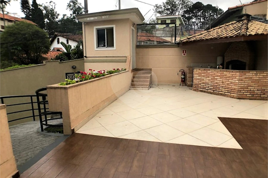 Casa à venda com 3 quartos, sendo 1 suíte, no condomínio Res Vista Verde, São Paulo - SP